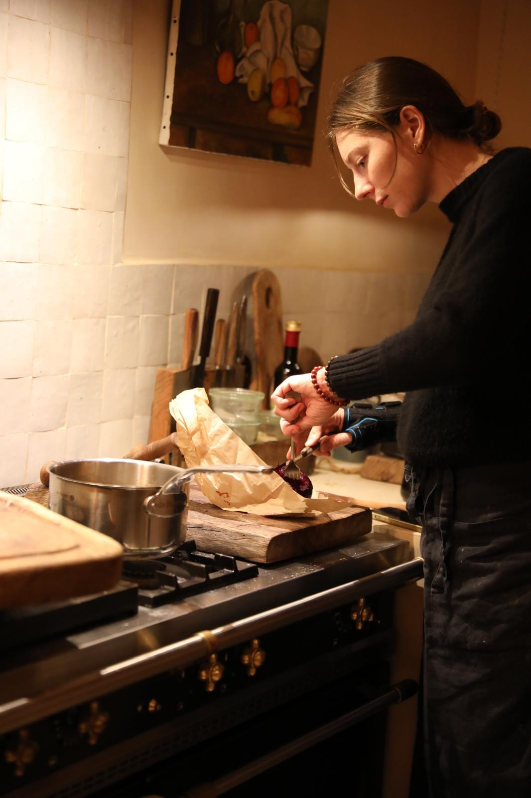 Emma Guyot-Donahue, cheffe et fondatrice de tablée sud, en cuisine